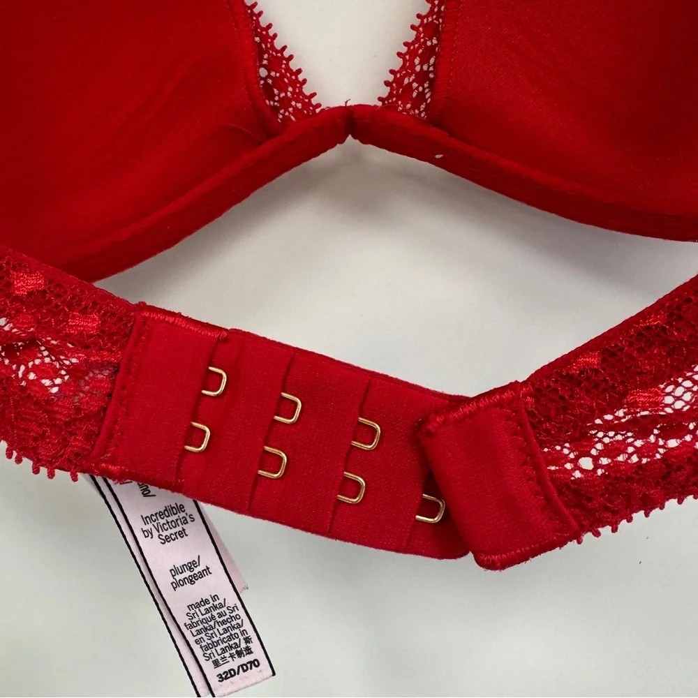 Victoria's Secret Incredible by VS Padded‎ Plunge Bra  Red  Size 32D